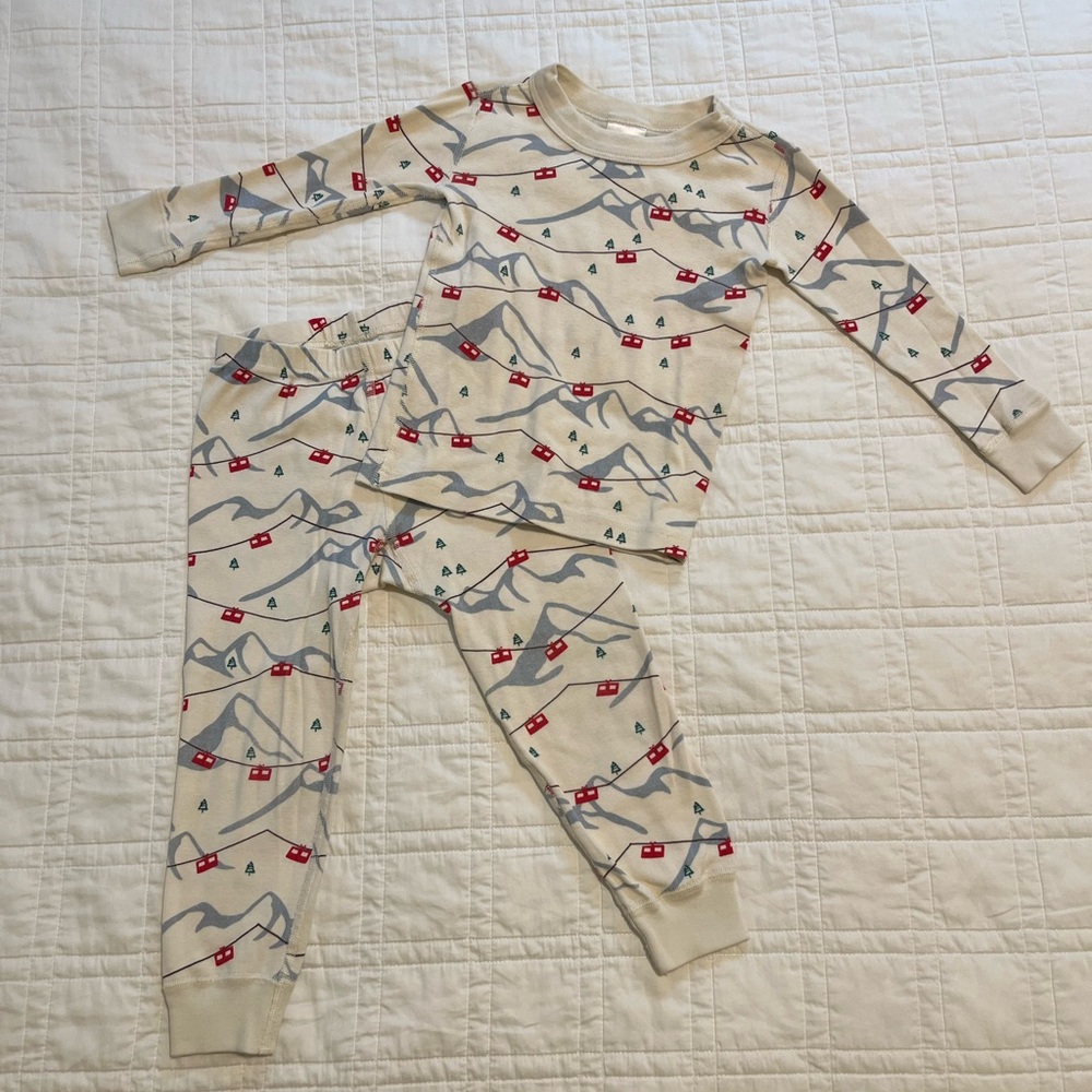 Hanna Andersson Pajama Set with Mountain Ski lift Design